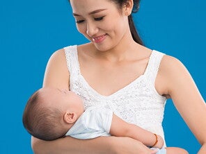 7 Teknik dan Cara Menggendong Bayi Baru Lahir, Anti Ribet!