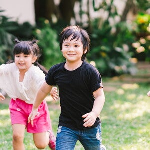 Tips Membantu si Balita Bermain Bersama Teman Sebaya