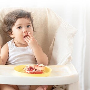 Makanan sehat pendamping ASI untuk bayi.