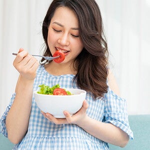 Mitos vs. Fakta_ Apa Saja Pantangan Makanan untuk Ibu Menyusui_ (Thumbnail).jpg