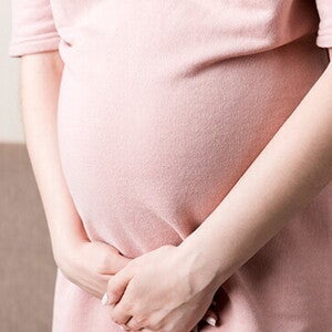 Keluar Lendir Saat Hamil Tua? Ini Penyebab dan Cara Atasinya!