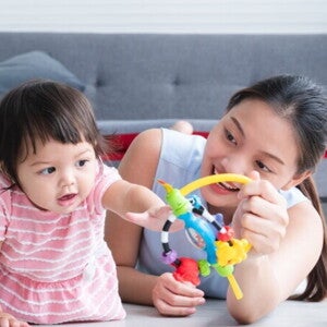 Stimulasi untuk Bantu Optimalkan Perkembangan Bayi 9 Bulan